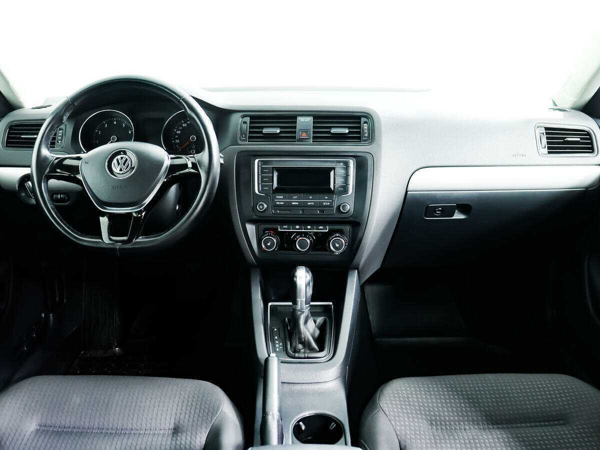 Volkswagen Jetta с пробегом — 2016 год. Фото: #8