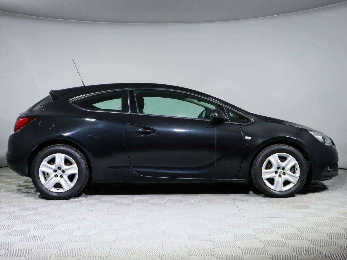 Opel Astra с пробегом — 2014 год. Фото: #3