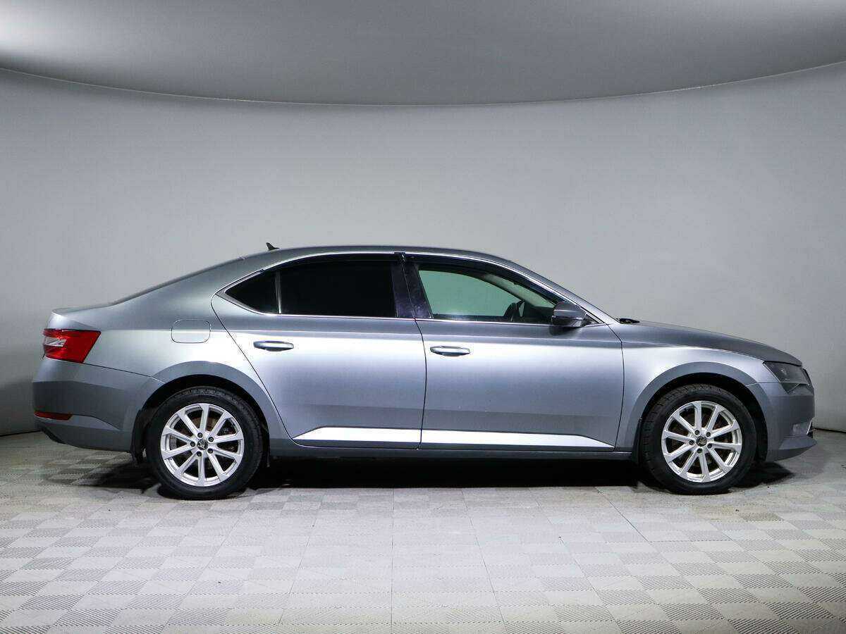 Skoda Superb с пробегом — 2015 год. Фото: #3