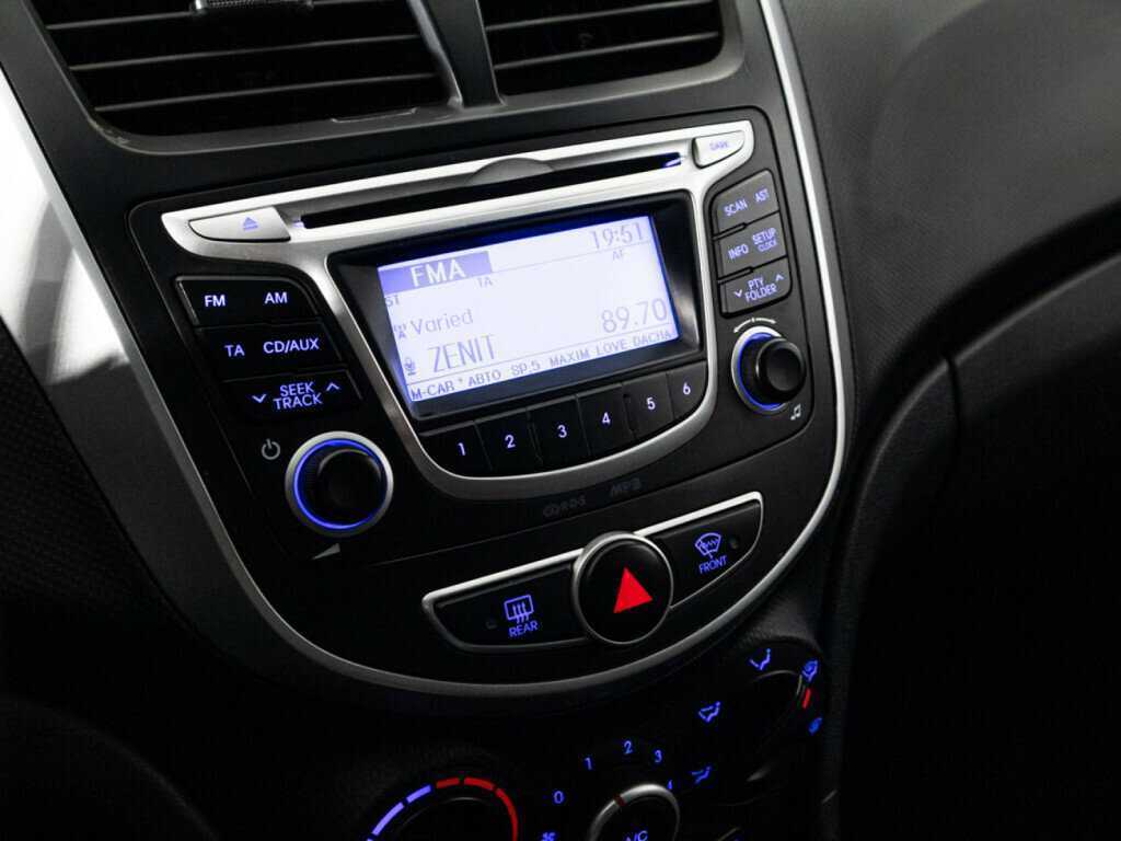 Hyundai Solaris с пробегом — 2013 год. Фото: #14