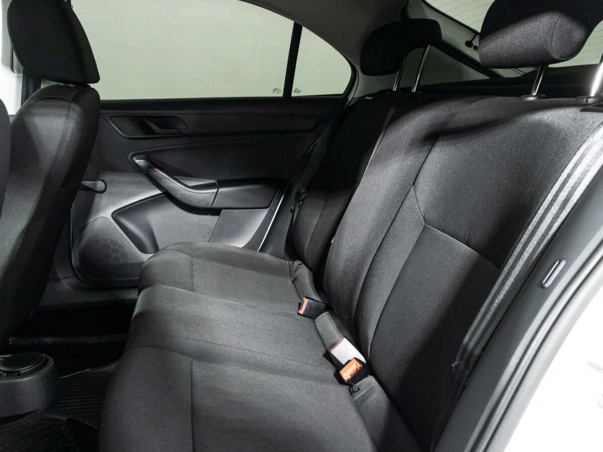 Skoda Rapid с пробегом — 2015 год. Фото: #9