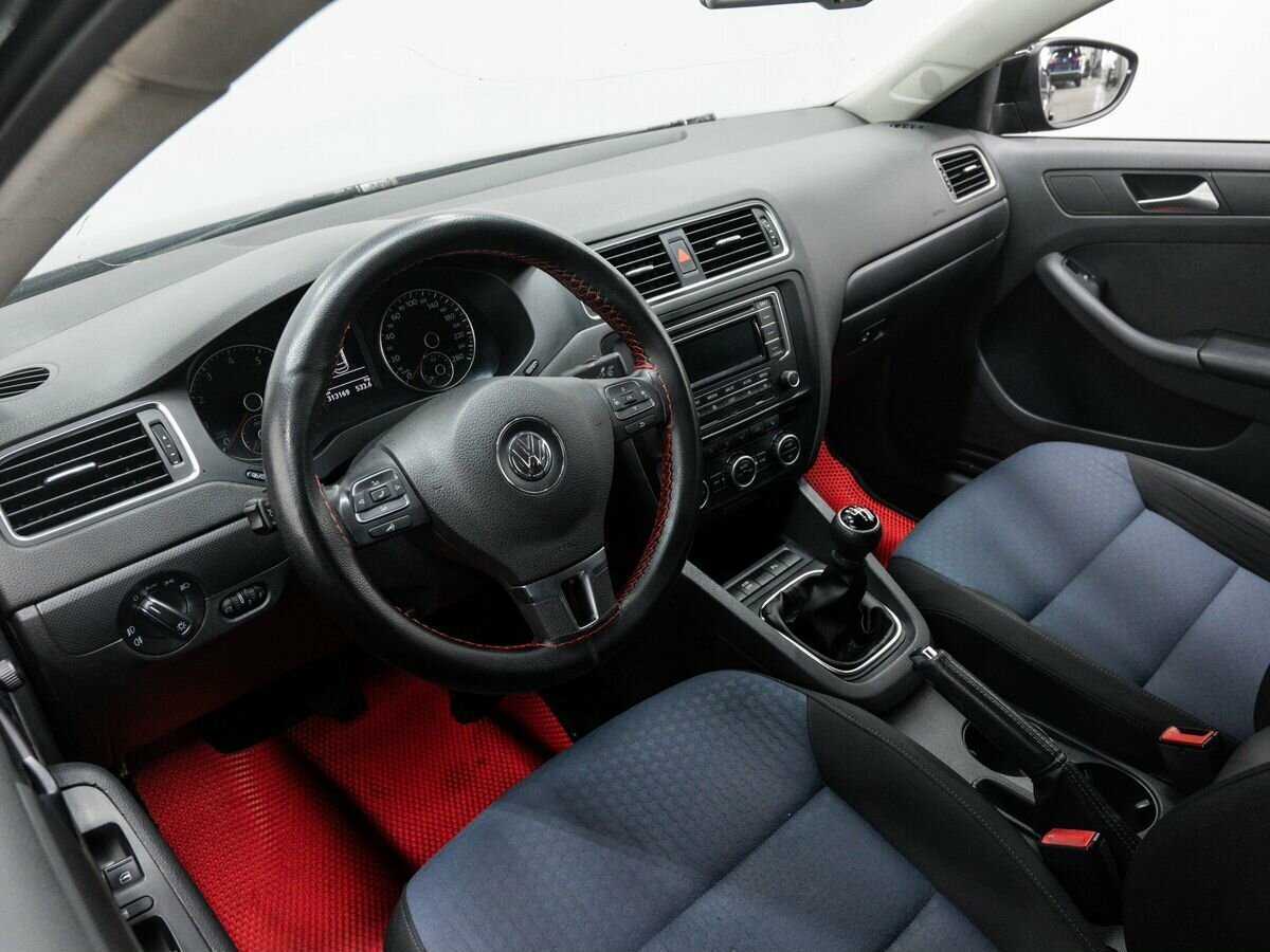 Volkswagen Jetta с пробегом — 2013 год. Фото: #12
