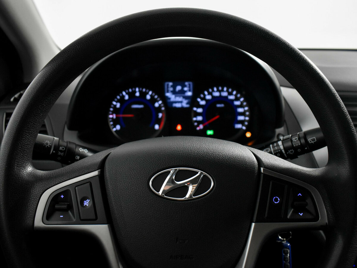 Hyundai Solaris с пробегом — 2015 год. Фото: #15