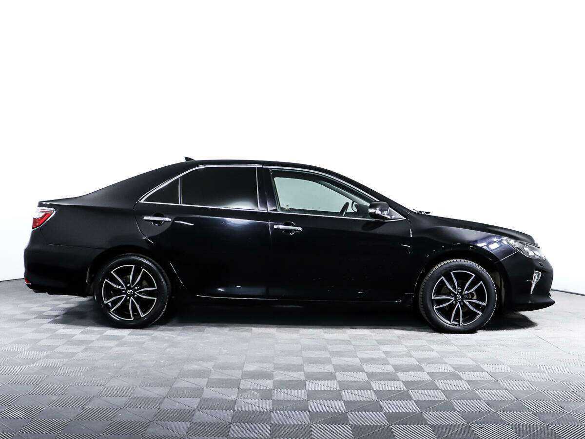 Toyota Camry с пробегом — 2017 год. Фото: #3