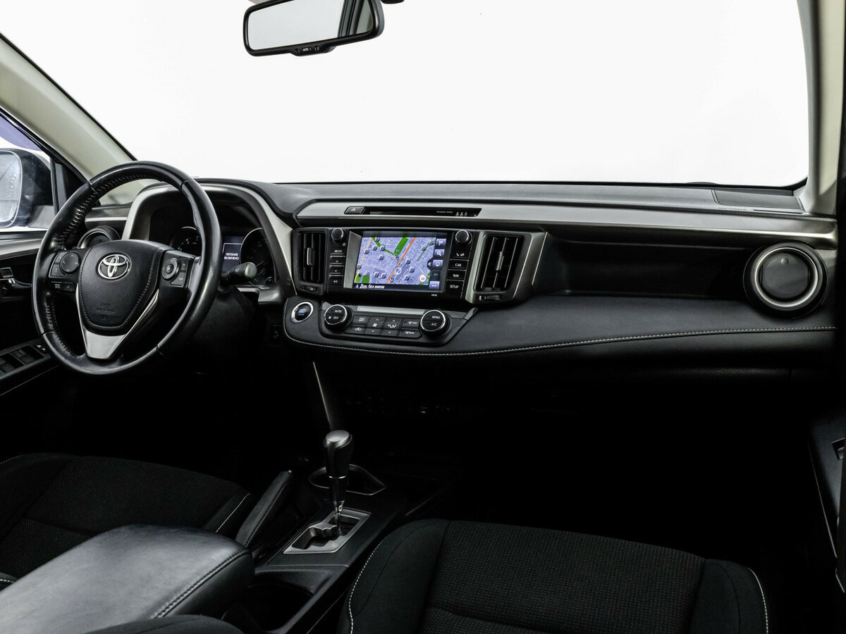 Toyota RAV4 с пробегом — 2018 год. Фото: #6