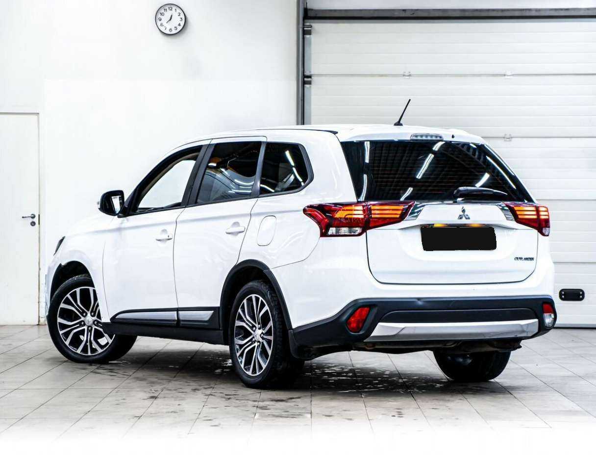 Mitsubishi Outlander с пробегом — 2015 год. Фото: #5