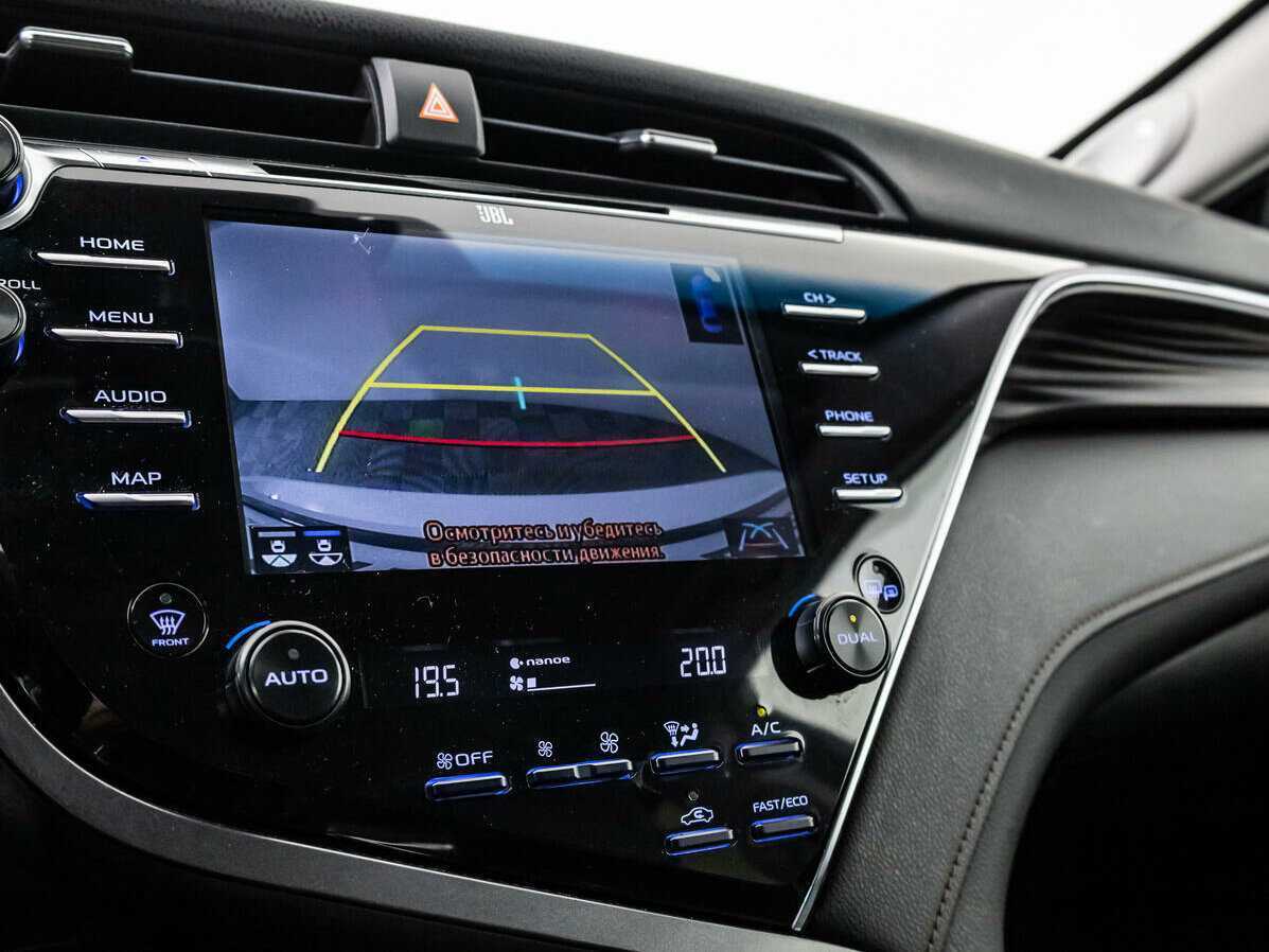 Toyota Camry с пробегом — 2018 год. Фото: #13