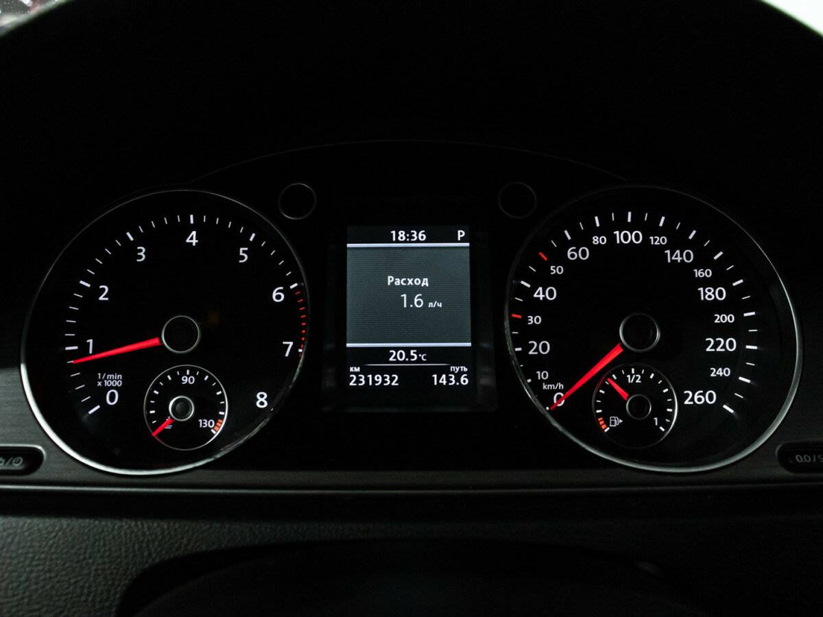 Volkswagen Passat с пробегом — 2012 год. Фото: #10