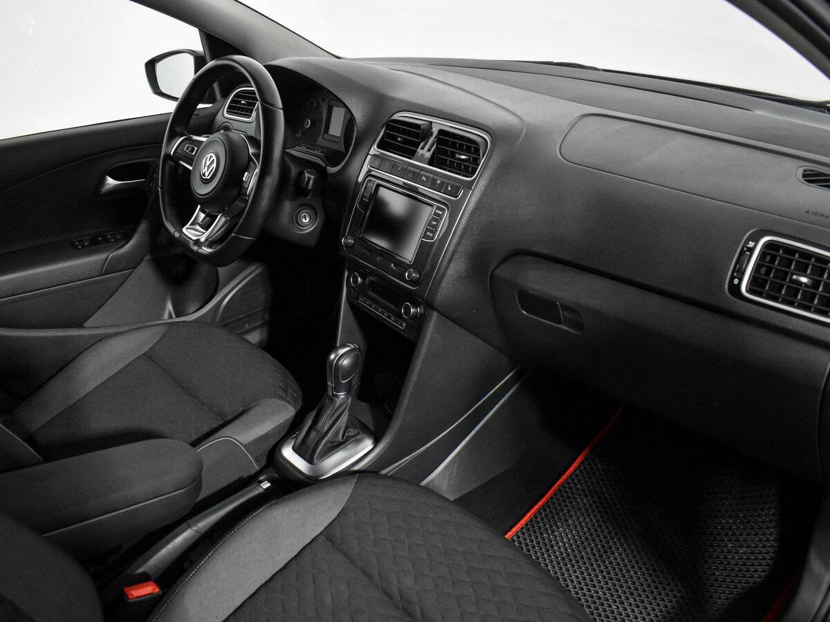 Volkswagen Polo с пробегом — 2018 год. Фото: #11
