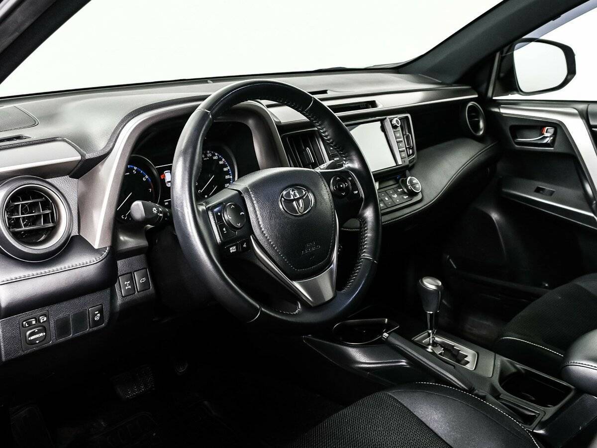 Toyota RAV4 с пробегом — 2019 год. Фото: #11
