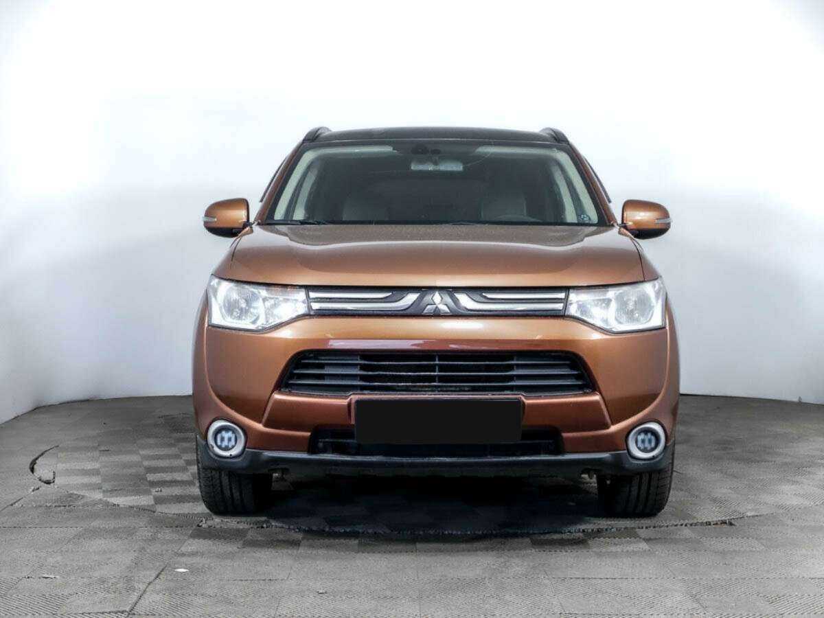 Mitsubishi Outlander с пробегом — 2012 год. Фото: #1