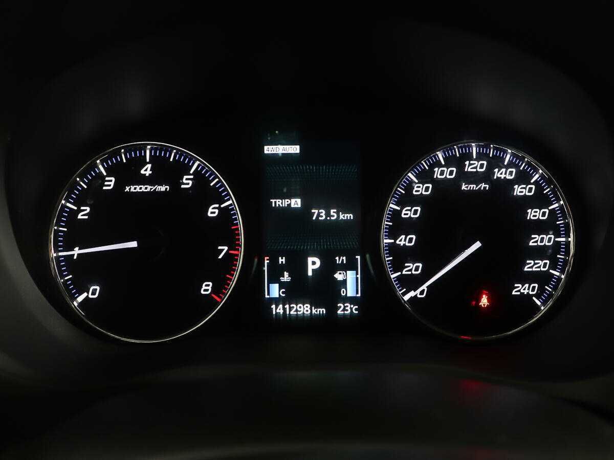 Mitsubishi Outlander с пробегом — 2015 год. Фото: #13