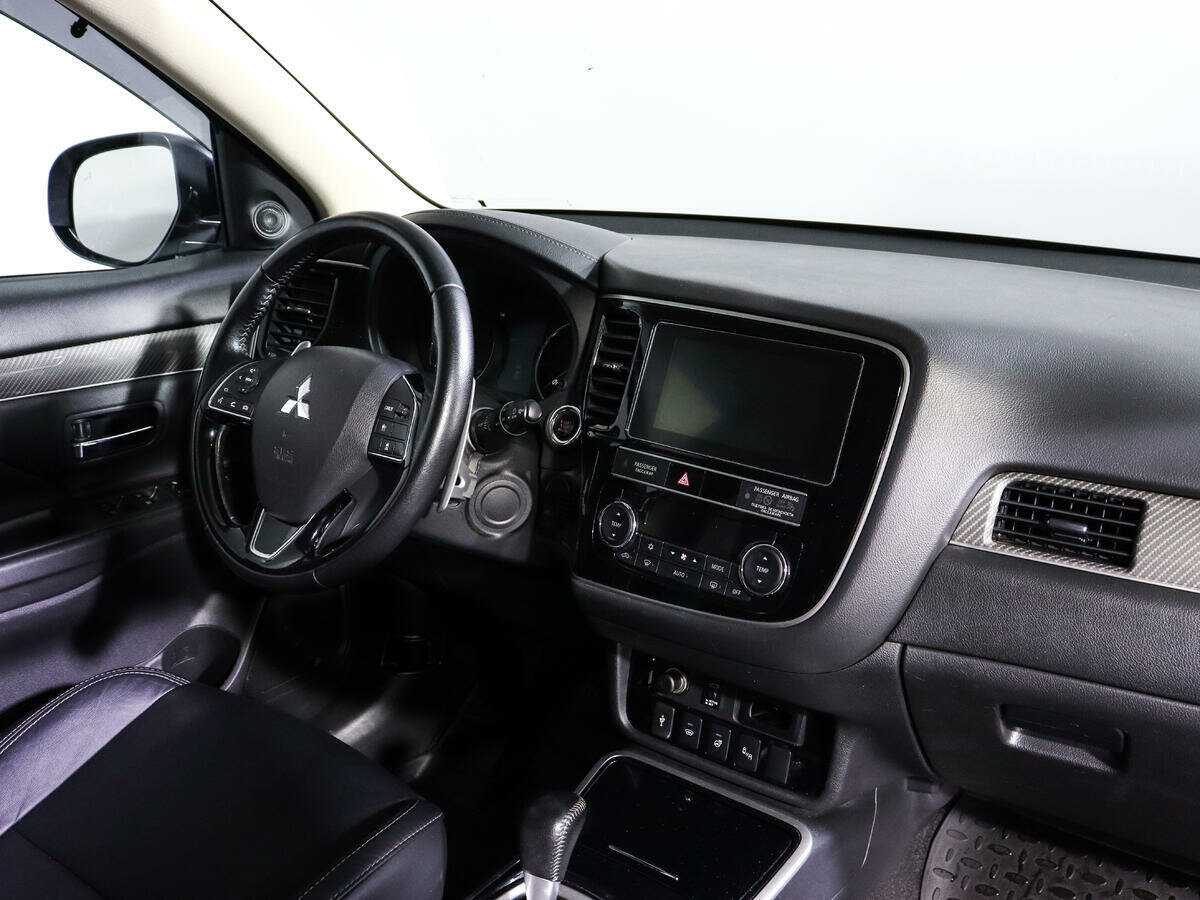 Mitsubishi Outlander с пробегом — 2020 год. Фото: #8