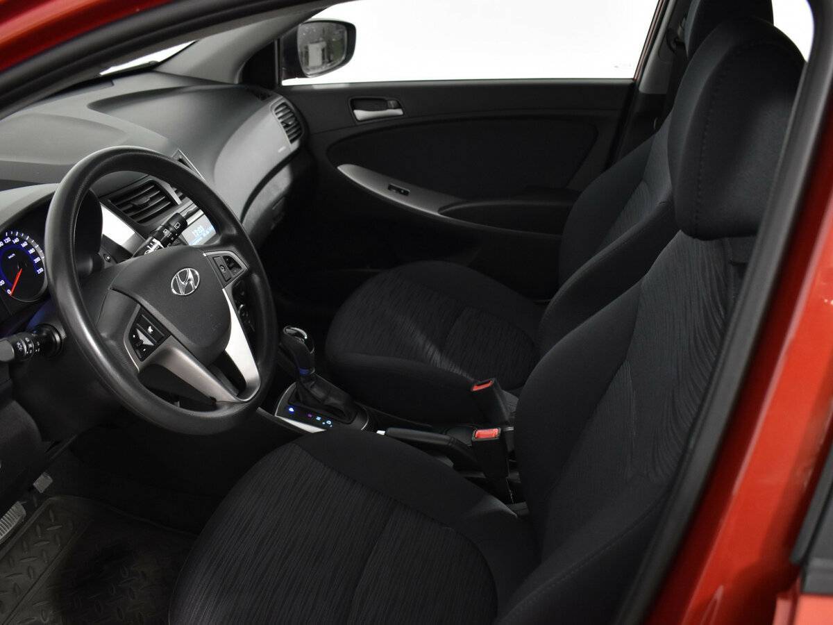 Hyundai Solaris с пробегом — 2014 год. Фото: #8