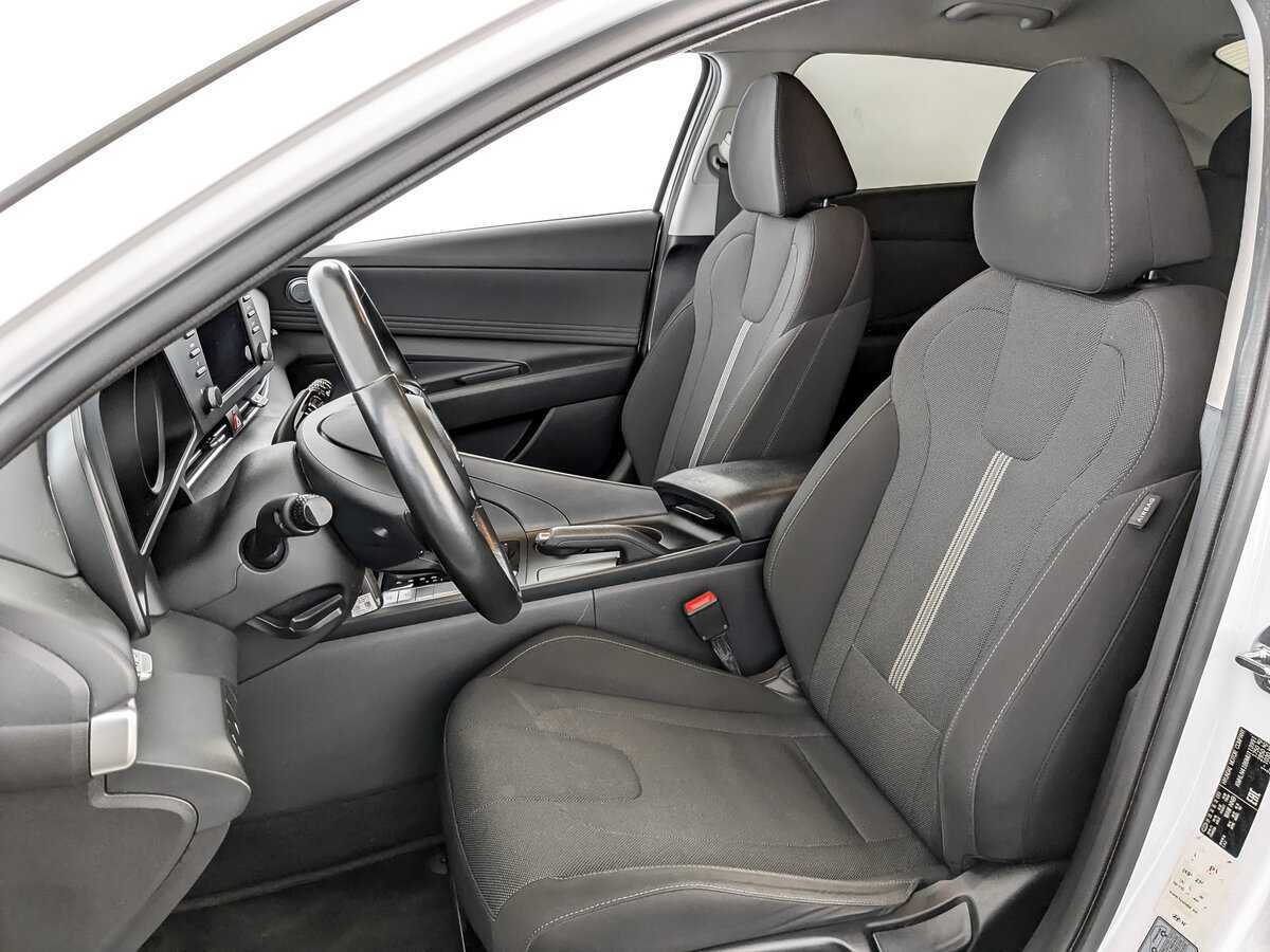 Hyundai Elantra с пробегом — 2021 год. Фото: #17