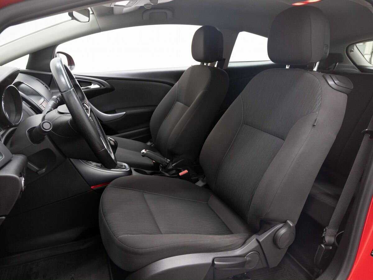 Opel Astra с пробегом — 2012 год. Фото: #9