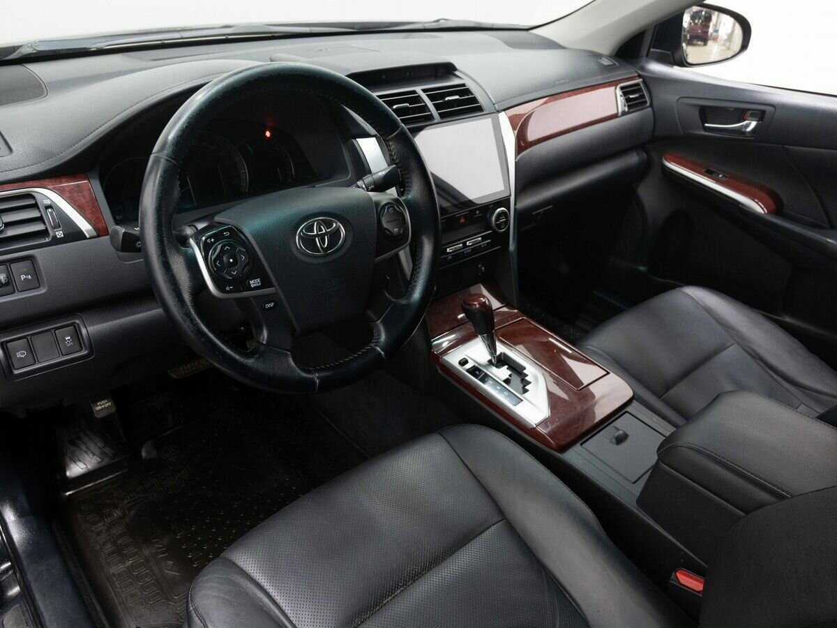 Toyota Camry с пробегом — 2012 год. Фото: #6