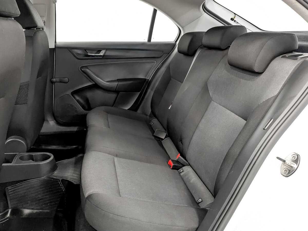 Skoda Rapid с пробегом — 2017 год. Фото: #11