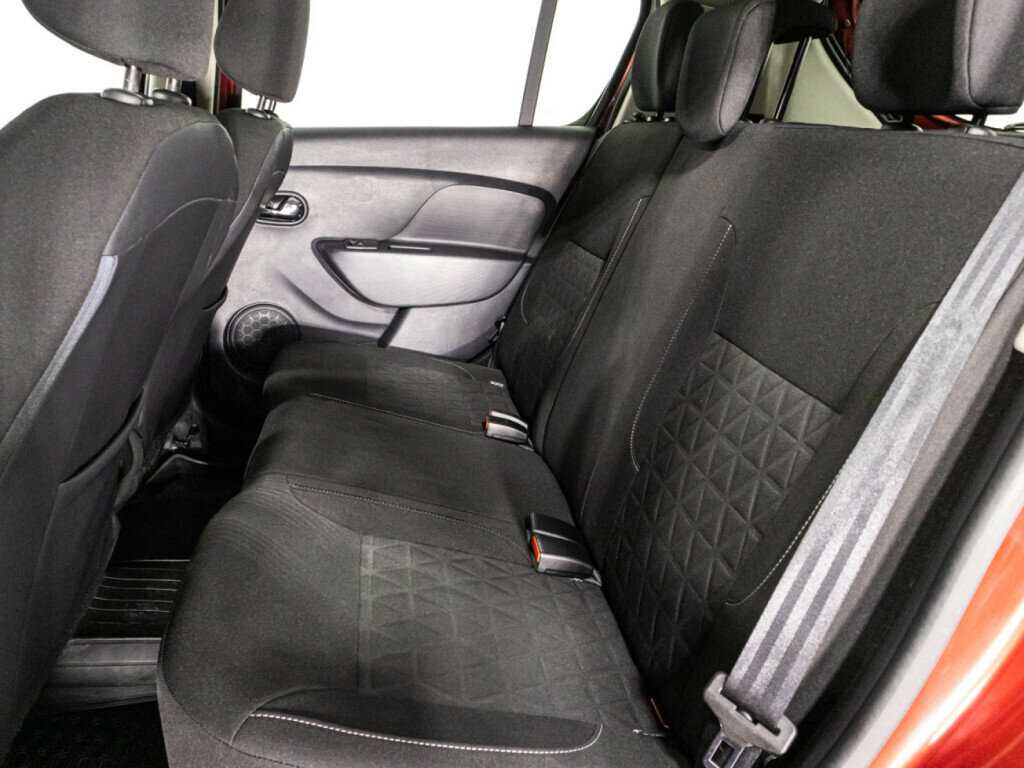 Renault Sandero с пробегом — 2017 год. Фото: #9