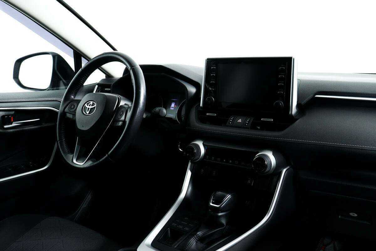 Toyota RAV4 с пробегом — 2020 год. Фото: #8