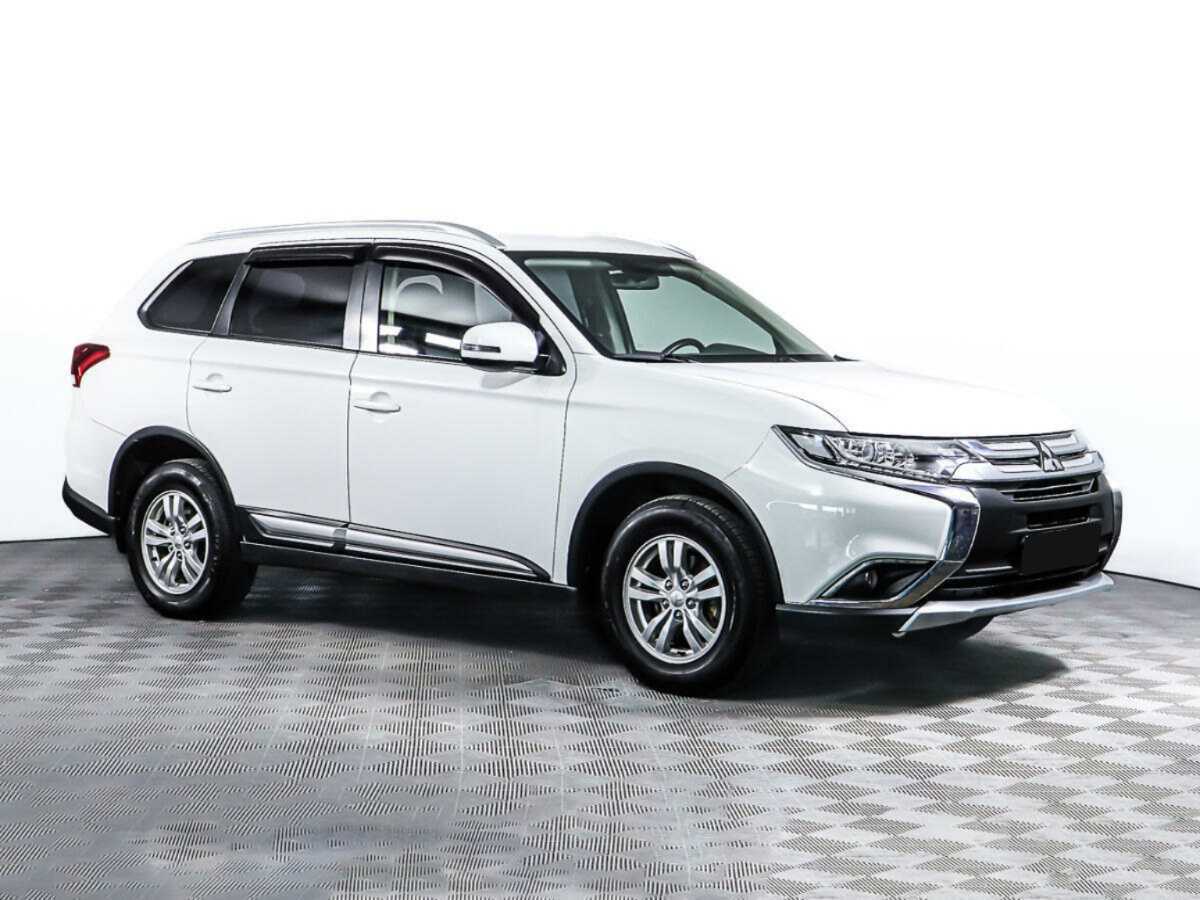 Mitsubishi Outlander с пробегом — 2018 год. Фото: #2