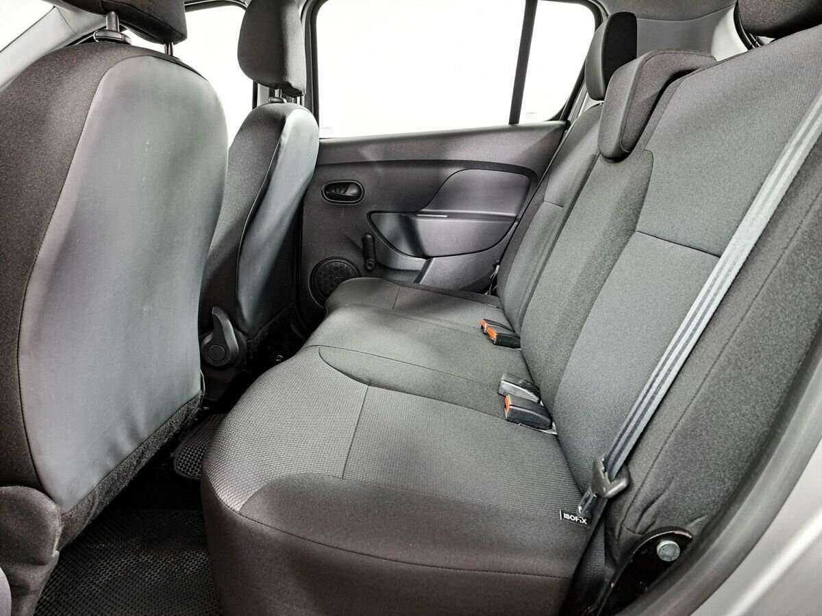 Renault Sandero с пробегом — 2015 год. Фото: #9
