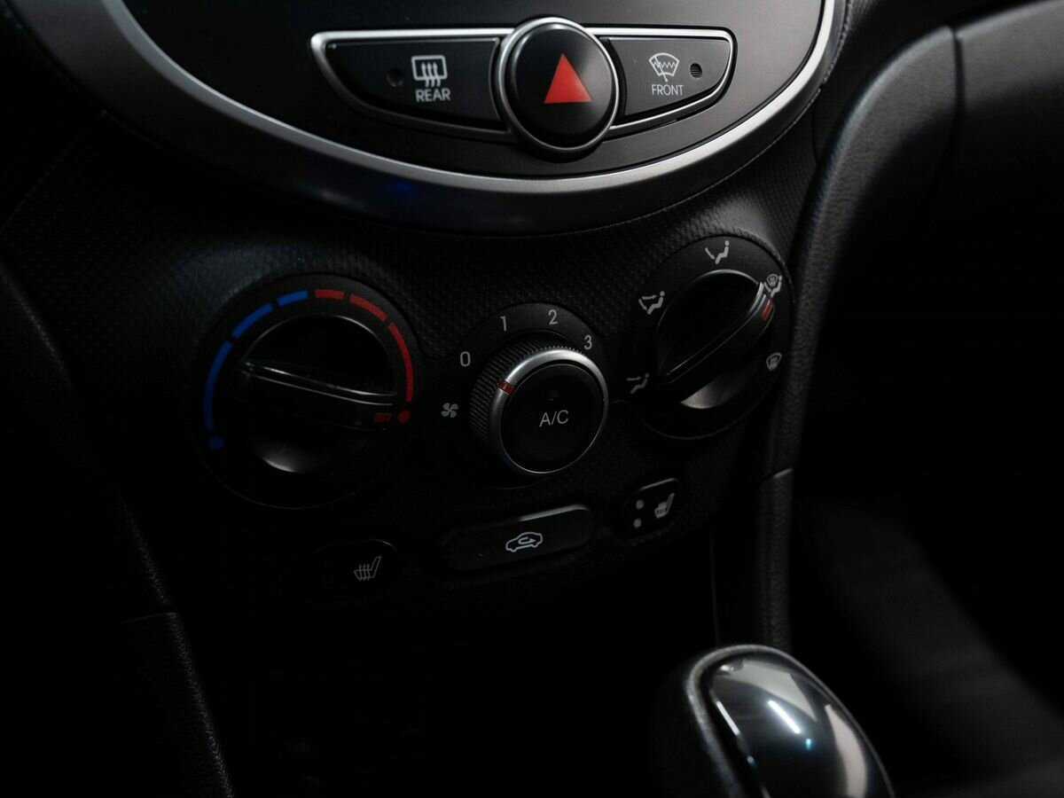 Hyundai Solaris с пробегом — 2015 год. Фото: #17