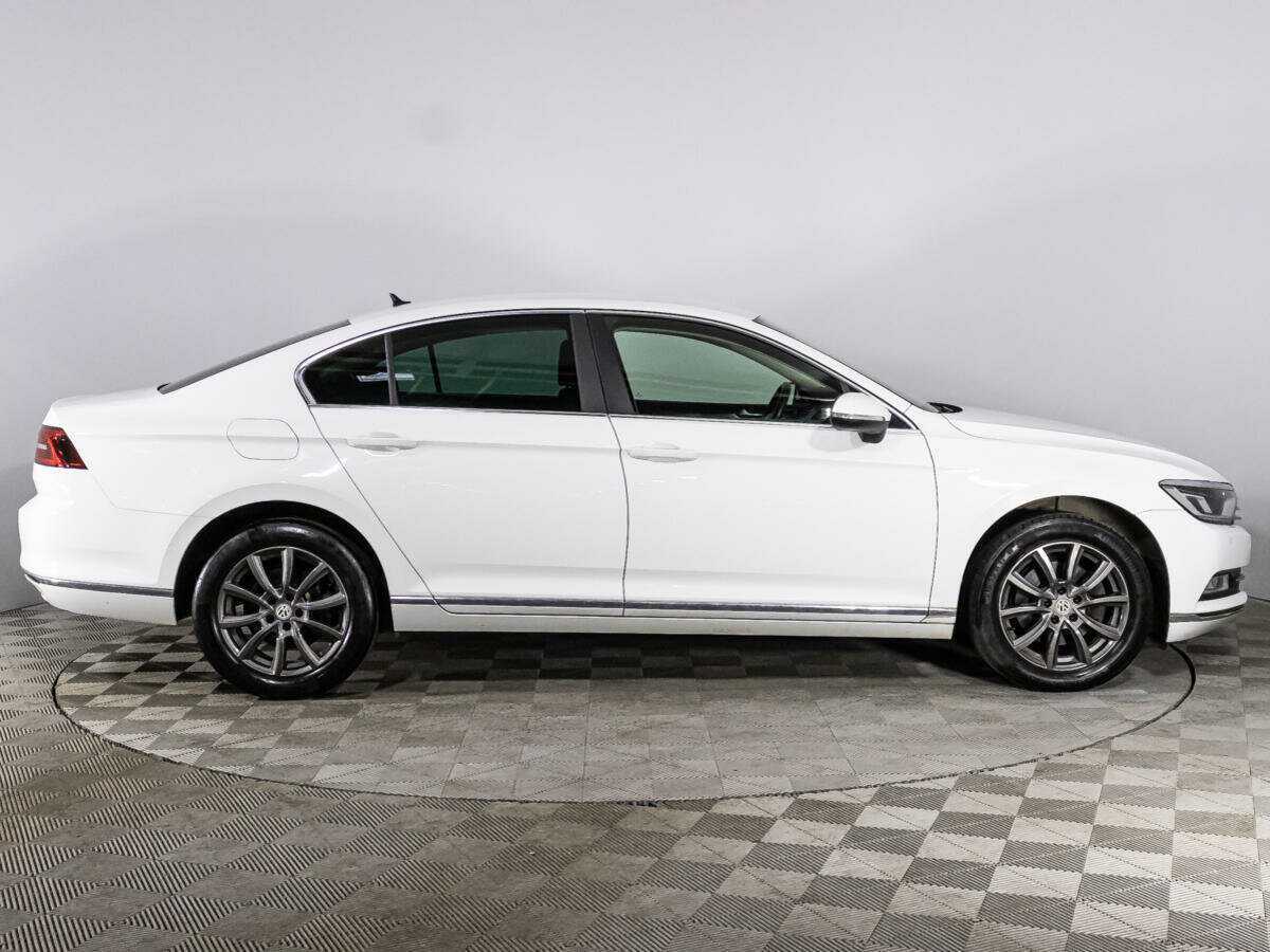 Volkswagen Passat с пробегом — 2017 год. Фото: #3