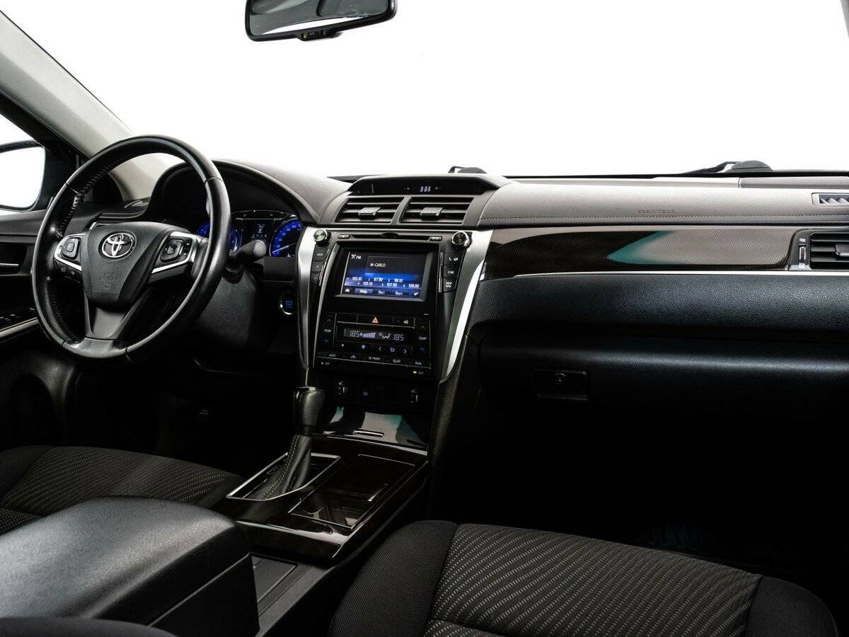 Toyota Camry с пробегом — 2017 год. Фото: #6