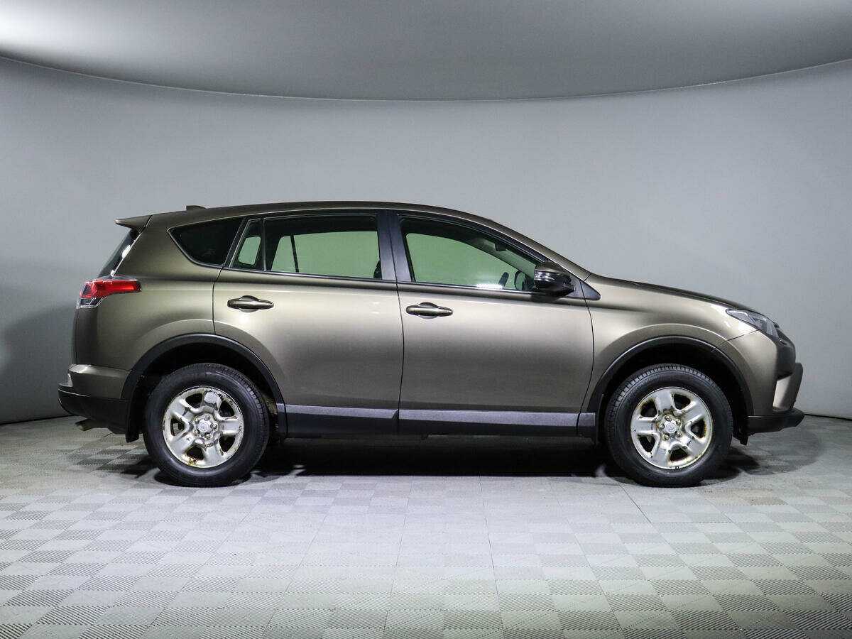 Toyota RAV4 с пробегом — 2016 год. Фото: #3