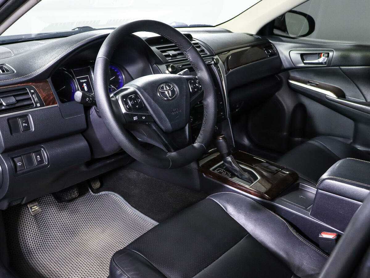 Toyota Camry с пробегом — 2016 год. Фото: #13
