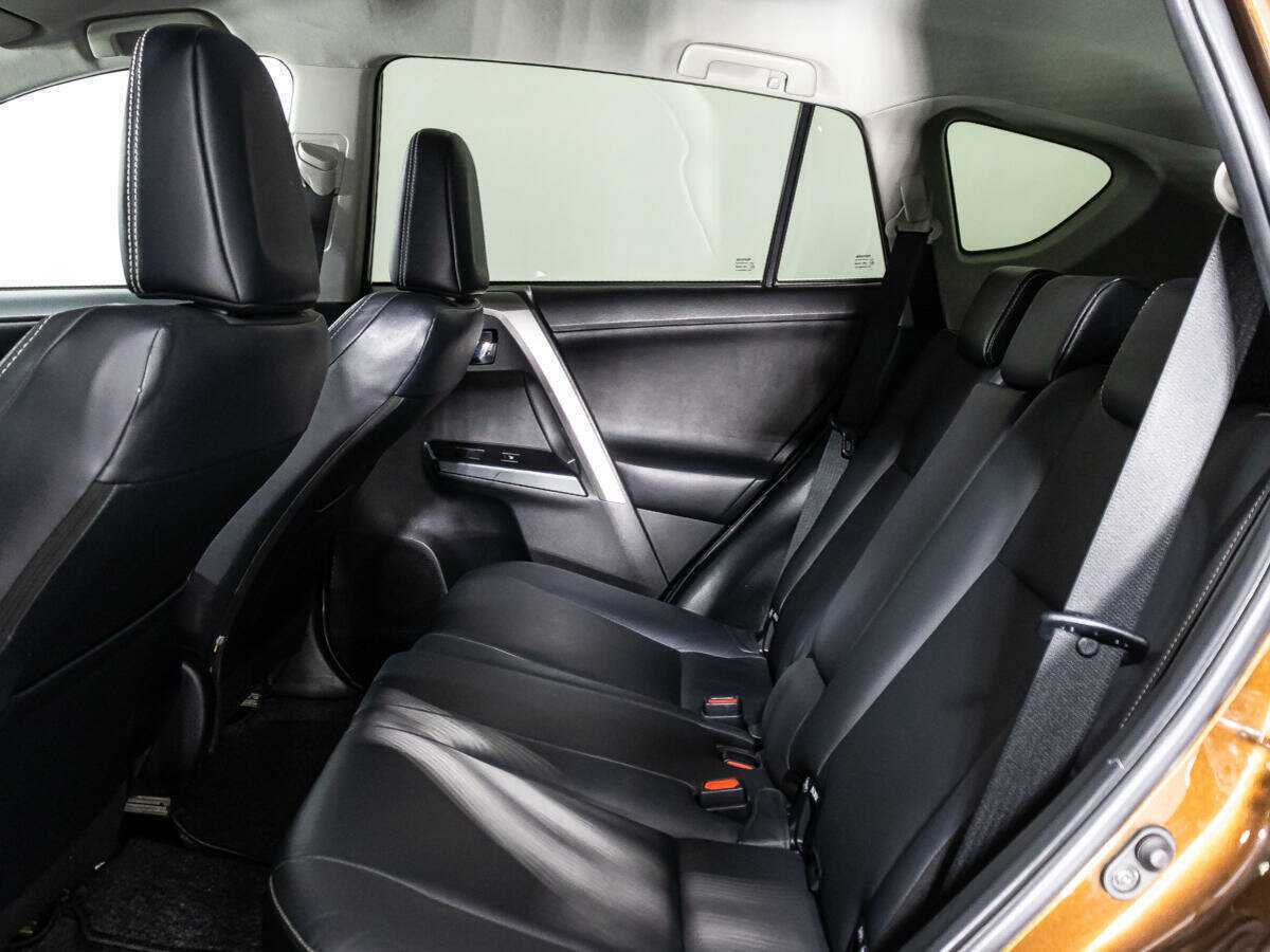 Toyota RAV4 с пробегом — 2016 год. Фото: #9