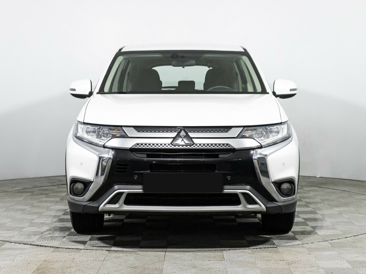 Mitsubishi Outlander с пробегом — 2019 год. Фото: #1