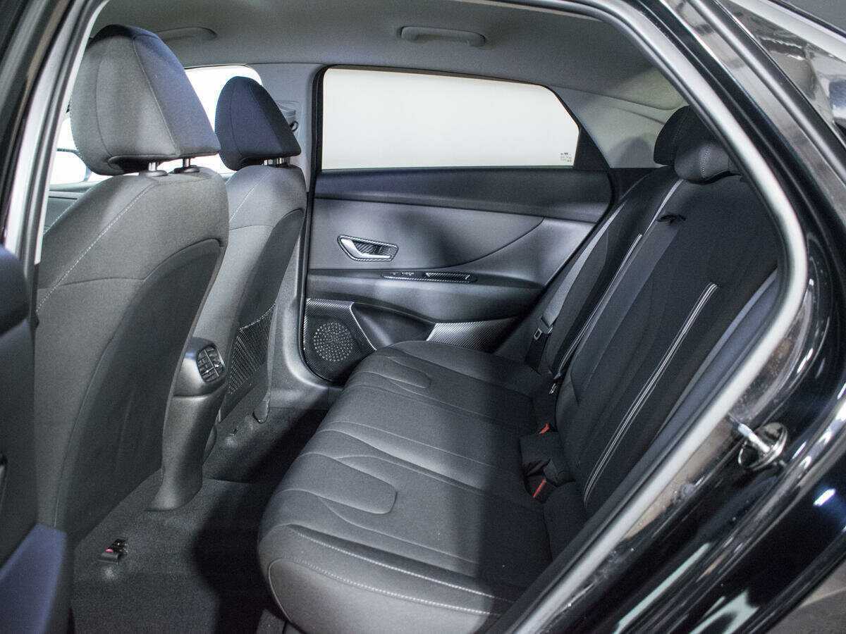 Hyundai Elantra с пробегом — 2020 год. Фото: #9