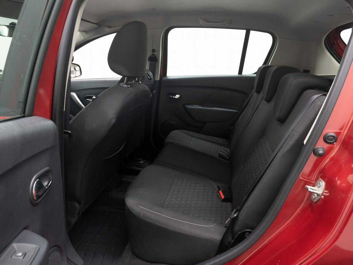 Renault Sandero с пробегом — 2017 год. Фото: #9