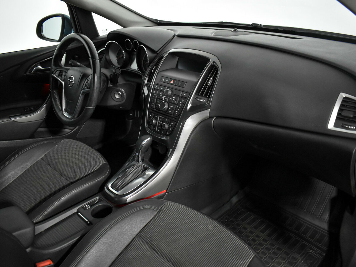 Opel Astra с пробегом — 2013 год. Фото: #11