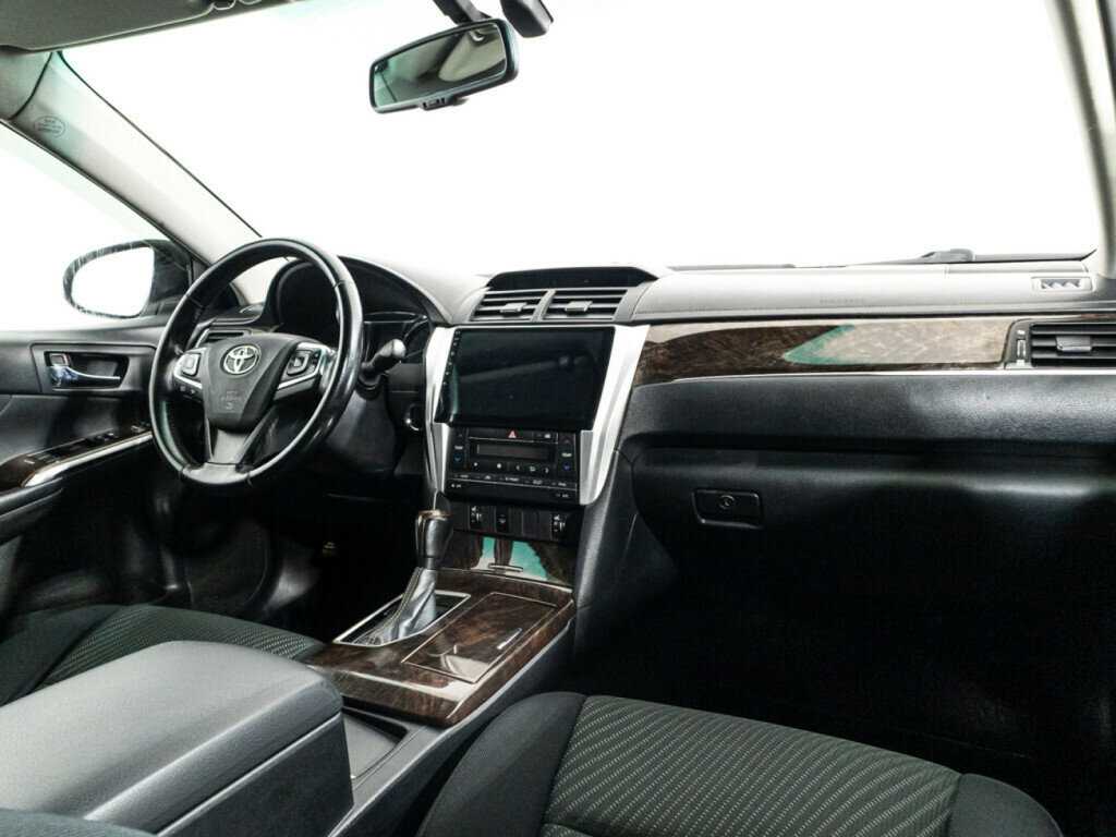 Toyota Camry с пробегом — 2018 год. Фото: #8