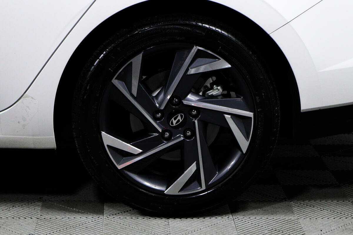 Hyundai Elantra с пробегом — 2023 год. Фото: #13