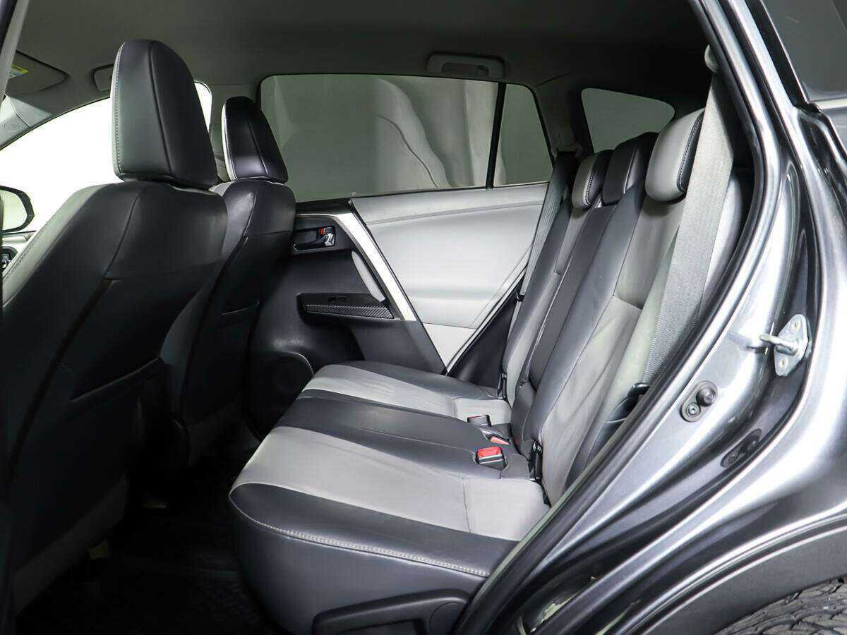 Toyota RAV4 с пробегом — 2013 год. Фото: #7