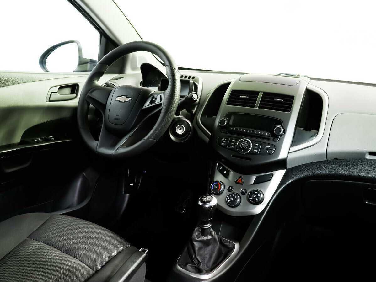 Chevrolet Aveo с пробегом — 2014 год. Фото: #7
