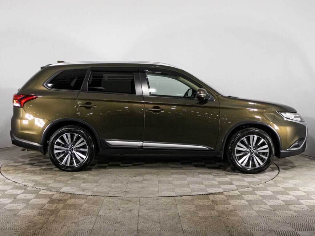 Mitsubishi Outlander с пробегом — 2019 год. Фото: #3