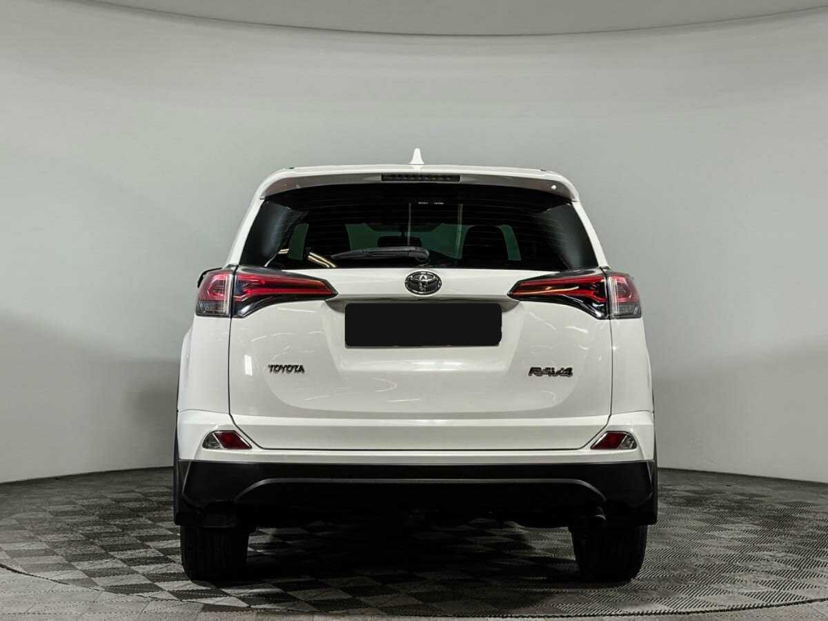 Toyota RAV4 с пробегом — 2016 год. Фото: #4