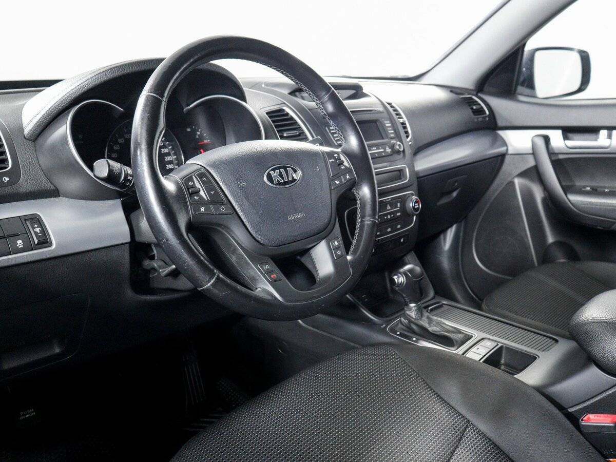 Kia Sorento с пробегом — 2015 год. Фото: #13