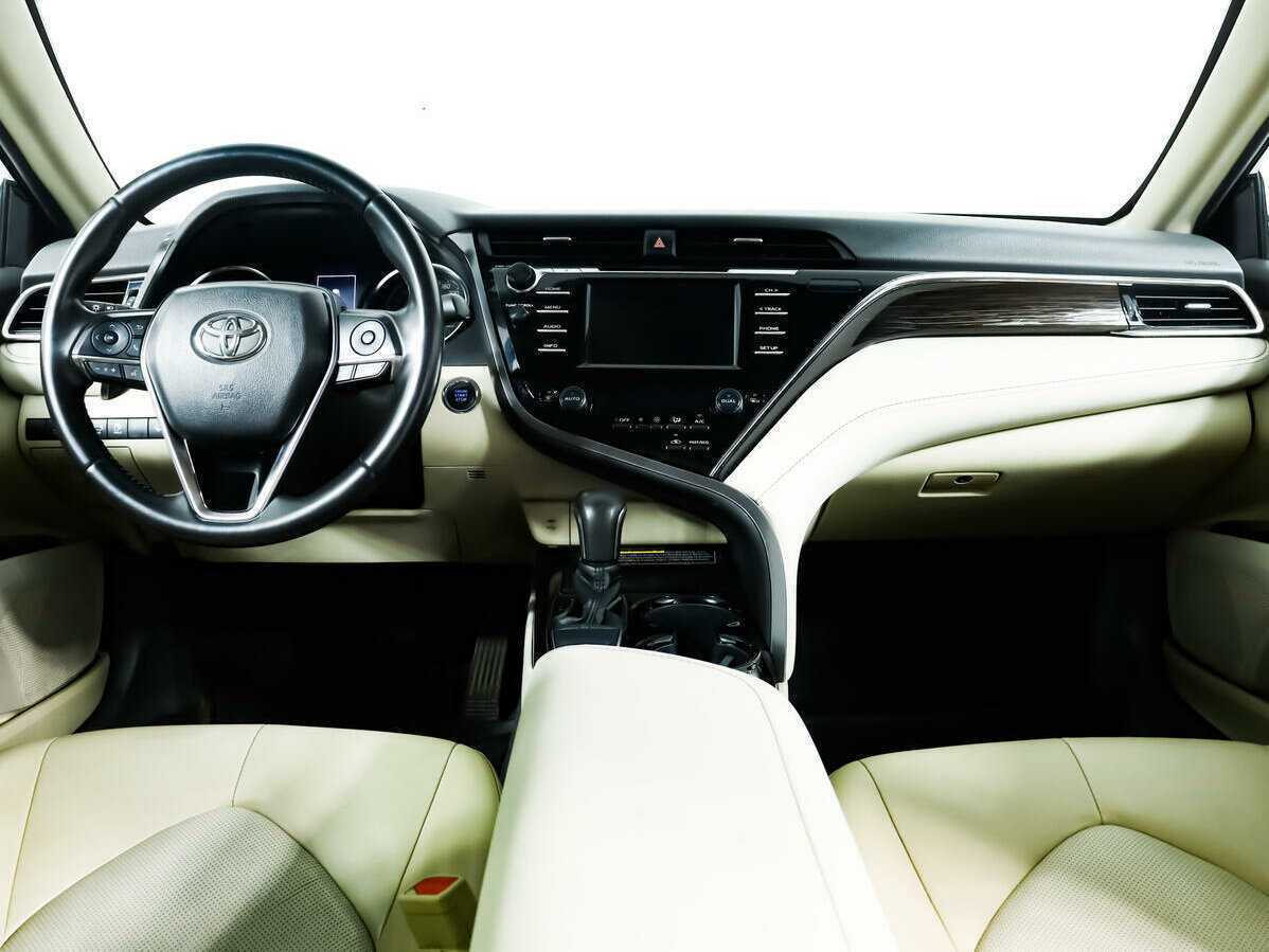Toyota Camry с пробегом — 2019 год. Фото: #10