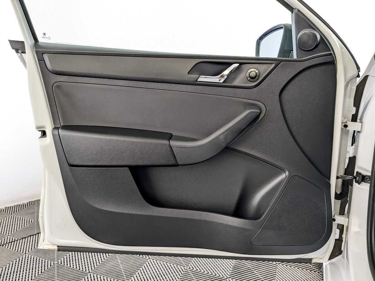 Skoda Rapid с пробегом — 2017 год. Фото: #18