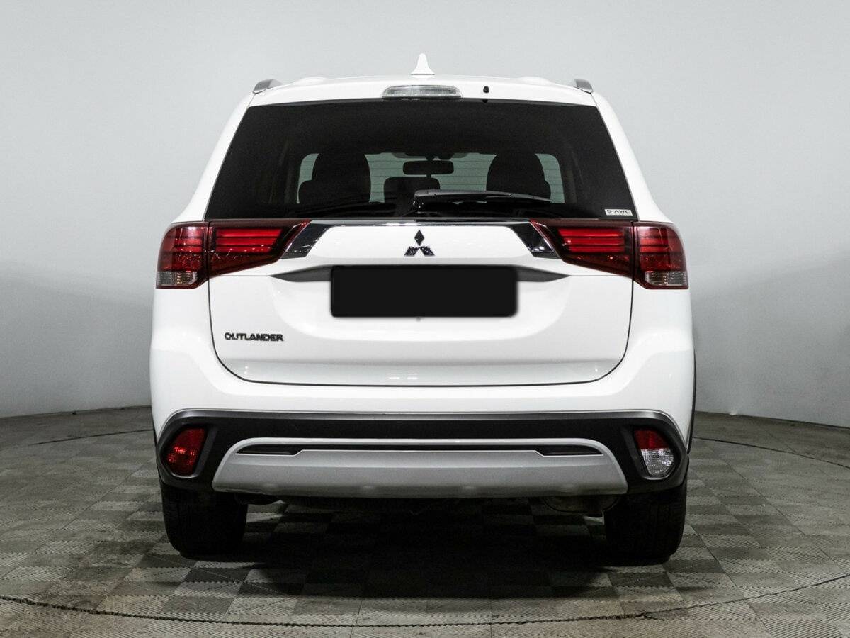 Mitsubishi Outlander с пробегом — 2021 год. Фото: #5