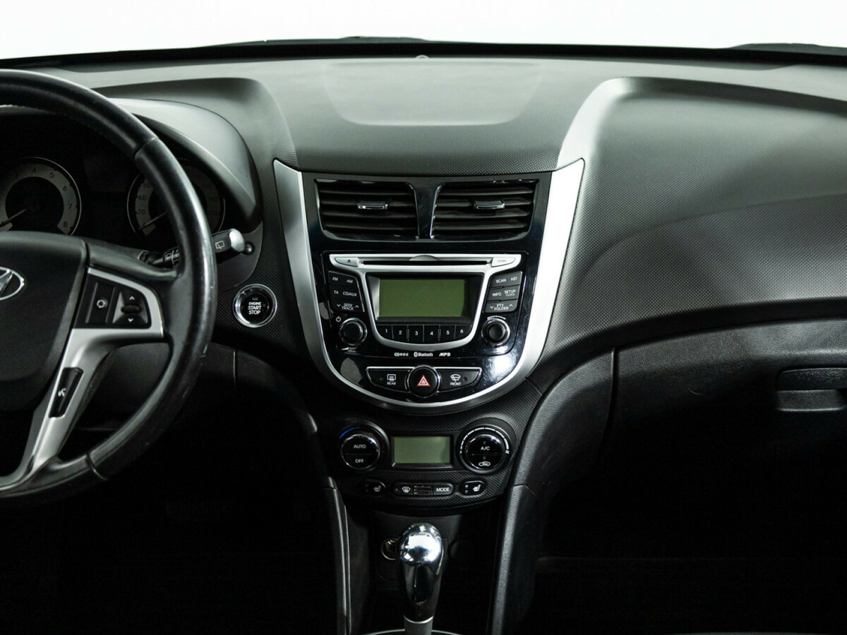 Hyundai Solaris с пробегом — 2012 год. Фото: #13