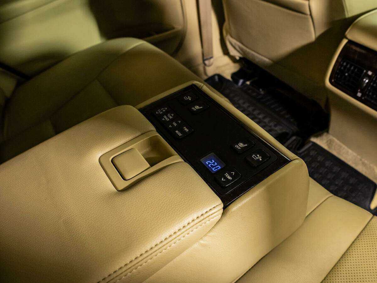 Toyota Camry с пробегом — 2015 год. Фото: #17
