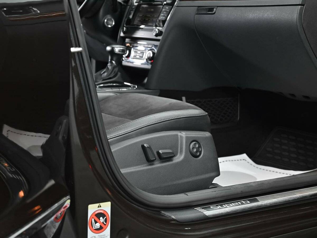 Skoda Superb с пробегом — 2012 год. Фото: #11