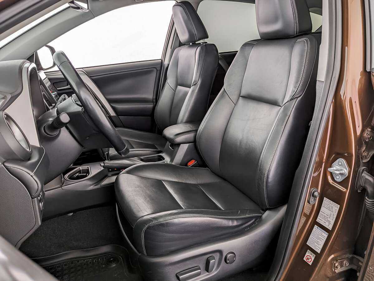 Toyota RAV4 с пробегом — 2017 год. Фото: #15